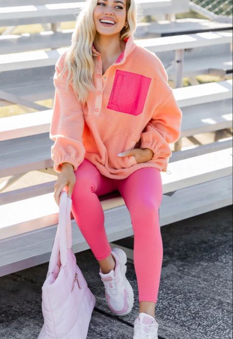 Athletic Wear Outfits Casual, Spring 2024 Athleisure, Women’s Sporty Fashion, Colourful Athleisure Outfits, Workout Outfits Colorful, Gym Outfit Colorful, Colored Leggings Outfit Casual, Athleisure Outfits Pink, Spring Workout Outfits For Women