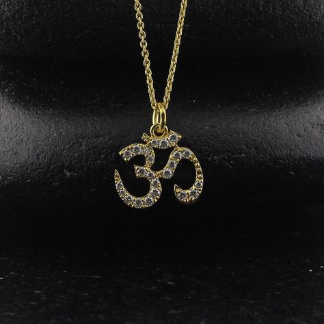 Om Pendant Diamond, Om Pendent Designs Gold, Om Diamond Pendent, Aum Necklace, Brown Baddie, Hindu Necklace, Ohm Necklace, Hindu Jewelry, Om Jewelry