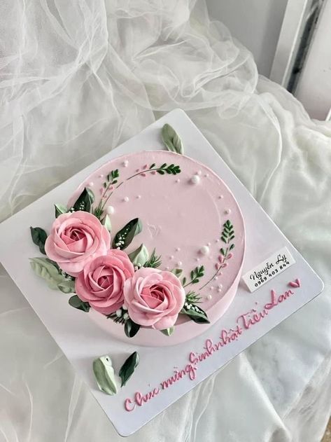 Cake Designs With Flowers Simple, Flower Piping Cake Design, Simple Cake Decorating Flowers, Rose Flower Birthday Cake, Aesthetic Cake Designs Cute, 5 Inch Cake Designs, Elegant Mother's Day Cake Ideas, Children Cake Design, Birthday Cake Flowers Elegant