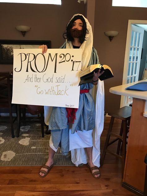 I'm over "promposals" but my little brother's actually made me laugh Humour, Funny Promposals, Cute Promposals, Funny Prom, Cute Homecoming Proposals, Prom Posters, Cute Prom Proposals, Asking To Prom, Dance Proposal