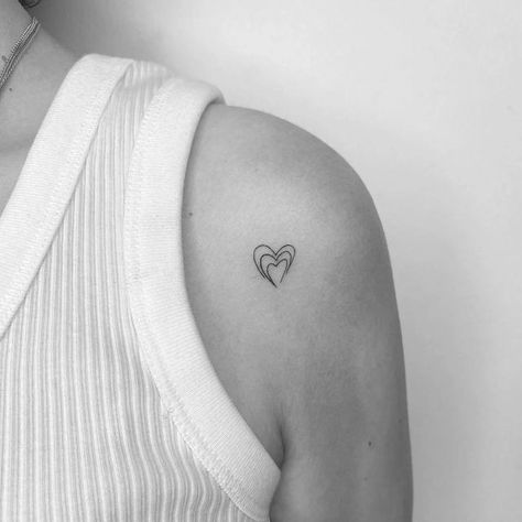 Tattoo Designs For Sisters, Heart Tattoo Fine Line, Three Heart Tattoo, Hearts Tattoo Designs, Fine Line Heart Tattoo, Line Heart Tattoo, Three Hearts Tattoo, Realistic Heart Tattoo, Tattoo Fine Line