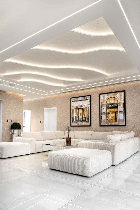 White Tiles Bedroom Interior Design, Onyx Tiles Living Room, Luxury Pop Ceiling Design Living Room, Celling Design Living Room Modern 2024, New Ceiling Design Living Rooms 2024, Luxury Living Room Ceiling Design, Modern Pop Ceiling Design Living Room, Modern Living Room Tiles, Tiles Ideas Living Room