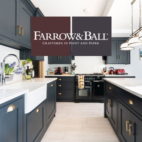 Présentation des couleurs sombres dans la cuisine de Farrow & Ball - Nicholas Bridger Kitchen Unit Colours, Railings Kitchen, Farrow And Ball Railings, Kitchen Cupboard Colours, Kitchen Cabinet Color Schemes, Farrow And Ball Kitchen, Grey Cupboards, Black Kitchen Countertops, Custom Bathroom Cabinets