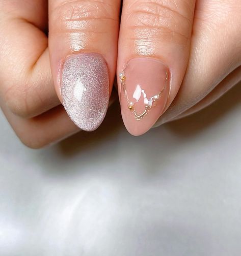 classic Marble Nuance ✨☁️ ▫️Short Almond Gel-X Client requested for marble, nuance, ombre, cateye 🤍 Products: Get yours at @kiokonailsupply (use JANET to save 💖) Using my fav collection for ombres from JinB Pianissimo colour JB103 Dgel Cheek Gel #nailinspo #naildesign #nailart #nuancenails #vancouvernails #marblenails #暈染美甲#暈染 #springnails #ombrenails #magnetnails #gelxinspo #gelxnails Short Almond, Marble Nails, Ombre Nails, Spring Nails, Nail Inspo, Almond, Nail Designs, Marble, Nail Art