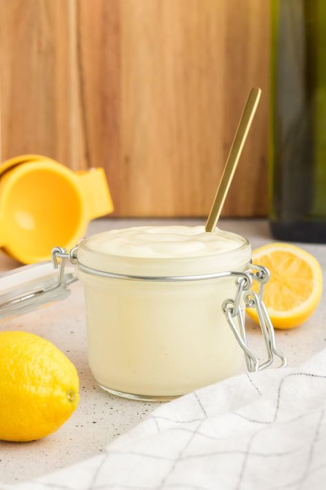 A jar of homemade avocado mayo with a golden spoon, alongside fresh lemons and a citrus squeezer. Avocado Mayo Recipe, Greek Yogurt Tuna Salad, Avocado Mayo, Mayo Recipe, Golden Spoon, Citrus Squeezer, Homemade Mayo, Salad Meal Prep, 20 Minute Recipes