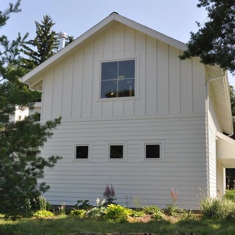 Board And Batten With Horizontal Siding Exterior - Photos & Ideas | Houzz Horizontal Siding Exterior, Board And Batton Siding, White Vinyl Siding, Vinyl Siding House, Horizontal Siding, Siding Styles, Board And Batten Exterior, Vinyl Board, Scandinavian Farmhouse