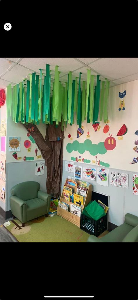 Cute Classroom Themes Daycare, Classroom Decor Toddler Room, Vpk Classroom Ideas, Toddler Teacher Classroom Ideas, Diy Light Bright Wall, Daycare Art Wall, Environmental Science Classroom Decor, Jungle Theme Daycare Room, Sensory Area Eyfs