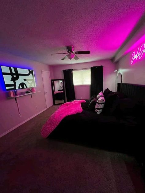 Room Decor Bedroom Black, Chill Bedroom Aesthetic, Black Pink Room, Black And Pink Room Ideas, Bedroom Ideas Black And White, Black And Pink Room, Black Pink Wallpaper, Pink Room Ideas, Black And White Bedroom Ideas