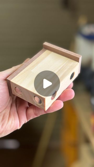 Takurou Seino on Instagram Jigs For Woodworking, Small Wood Ideas Projects, Small Furniture Diy, One Board Wood Projects, Scrap Wood Ideas Diy, Wood Working Ideas For Home, Shaper Origin Projects, Work Shop Ideas, Quick Wood Projects