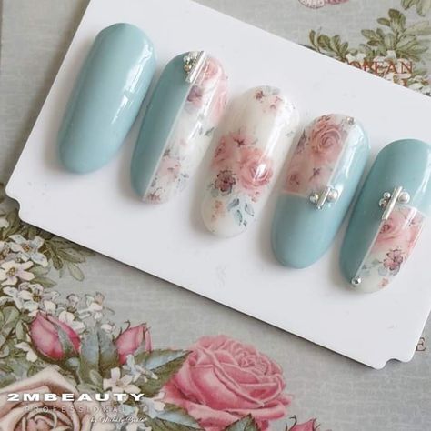 Long Floral Nails, Floral Foil Nails, Nail Foil Transfer Designs Ideas, Floral Nail Foil Designs Ideas, Flower Foil Nails, Nail Art Noel, Foil Nail Art, Art Deco Nails, Vintage Nails