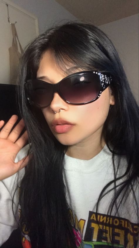 2000s Fashion Sunglasses, Bedazzled Sunglasses Y2k, Big 2000s Sunglasses, Big Sunglasses Y2k, 2000s Sun Glasses, Person With Sunglasses Reference, Early 2000s Sunglasses, Oversized Sunglasses Aesthetic, Silver Sunglasses Outfit