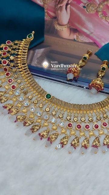 Darbari Jewellery Gold, Gold Jewellery Set Design, Rajputana Jewellery, Unique Gold Jewelry Designs, Fancy Skirts, Delicate Gold Jewelry, Bridal Necklace Designs, Antique Necklaces Design, Gold Bangles For Women