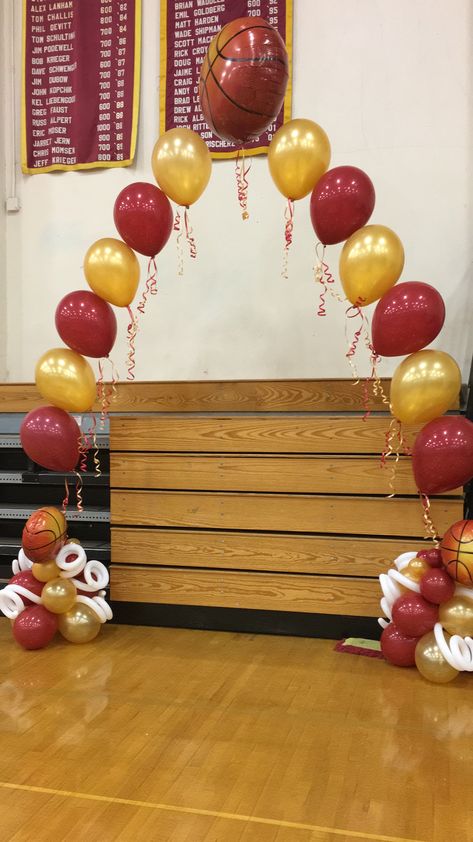 Basketball Homecoming Ideas, Sport Banquet Centerpieces, Girls Basketball Senior Night Ideas, Sports Banquet Centerpieces, Basketball Centerpieces, Night Basketball, Basketball Senior Night, Basketball Ideas, Banquet Centerpieces