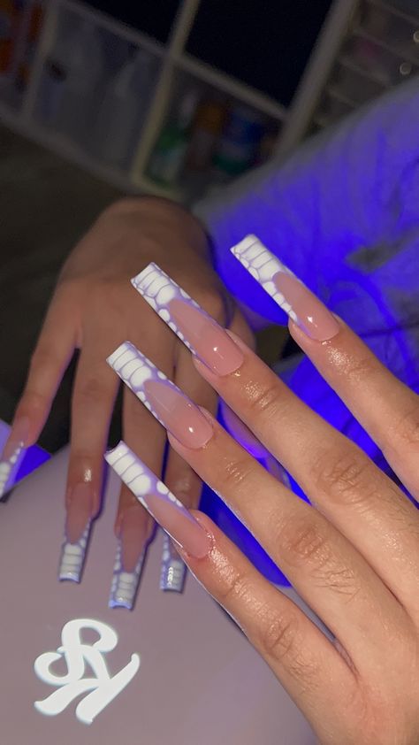 White Croc Print French Tip Nails, White Croc Nails French Tip, Purple Croc Nail Design, Long Acrylic Nails Croc Print, White French Tip Nails With Purple Design, French Tip Alligator Nails, Crockadile Acrylic Nails, Clear Croc Nails, Croc Style Nails