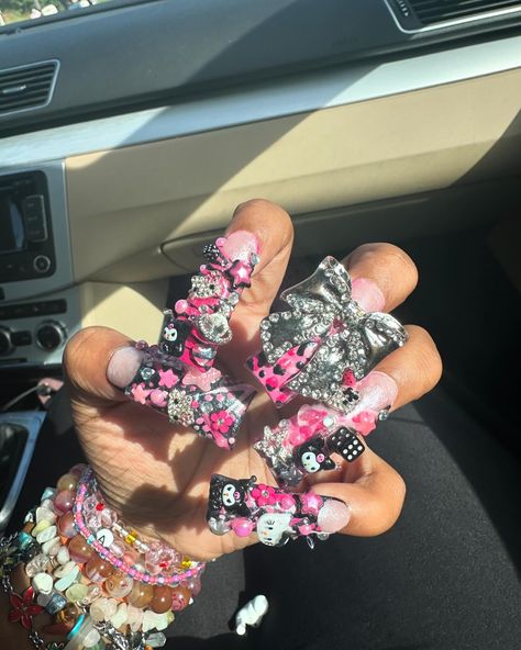 back to school nails 💕🖤🧠 Buck Nails, Y2k Junk Nails, Black Nail Room, Junk Nails Designs, Gel Art Nails, Nails Back To School, Make Nails, Nail Piercing, Junk Nails