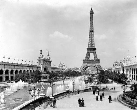 25 vintage photos show the cultural landscape of Paris - Insider Paris 50s Aesthetic, Paris Old Photo, 1920s France Aesthetic, Paris 1920s Aesthetic, France Aesthetics, 1900s Aesthetic, Architectural Symbols, Making Angels, Paris 1920s