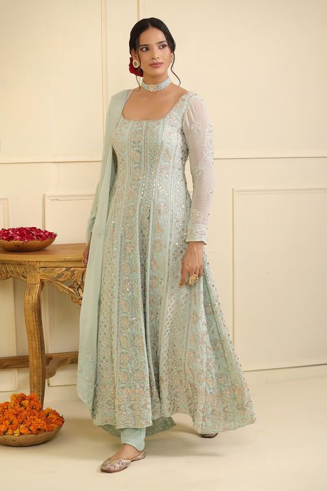 Square Neck Anarkali, Anarkali Kurti Design, Suit Designs Indian Style, Anarkali Designs, Embroidery Square, Designer Anarkali Dresses, Long Frock Designs, Trendy Outfits Indian, Churidar Designs