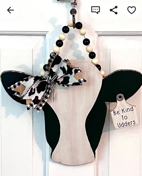 Cow Door Hanger Wooden, Cow Signs, Cow Head Door Hanger, Cow Decorations, Cow Door Hanger, Wood Varnish, Cow Craft, Round Door Hanger, How To Varnish Wood