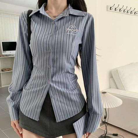 Vintage Striped Shirt, Preppy Mode, Slim Blouse, Striped Shirt Women, Estilo Preppy, Casual Long Sleeve Shirts, Mode Inspo, Button Front Shirt, Mode Vintage