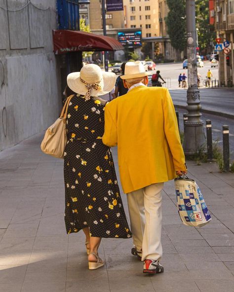 Street Lifestyle, People Walking On Street, People Walking Down The Street, People Walking Together, People Watching Photography, People In Public Photography, Street People Photography, People Walking Reference, Two People Walking