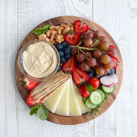 Minimal Cheese Platter, Cheese Board Without Meat, Small Fruit Platter, Small Cheese Platter, Elegant Cheese Platter, Simple Cheese Platter, Platter For Two, Wine Photoshoot, Mini Cheese Boards