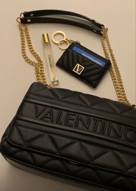 Black Luxury Bag Aesthetic, Valentino Bag Aesthetic, Valentino Bag Handbags, Valentino Bag Outfit, Designer Bags Aesthetic, Valentino Aesthetic, Valentino Gifts, Valentino Bag Black, Valentino Outfit