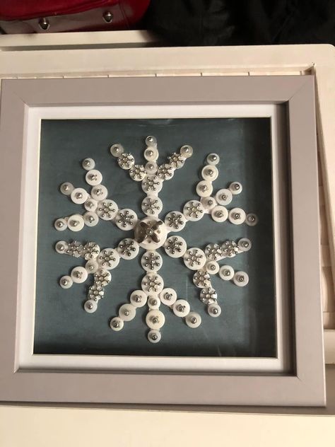 Button Snowflakes, Buttons Crafts Diy, Snowflake Craft, Vintage Jewelry Ideas, Button Art, Button Crafts, Art Show, Christmas Art, Jewelry Art