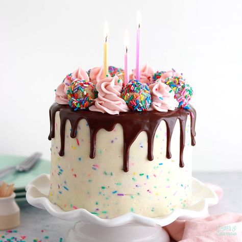 4 Layer Cake Birthday, Dual Birthday Cake Ideas, Sweet One First Birthday Smash Cake, Funfetti Cake Decoration, Cake With Chocolate Decoration, Funfetti Buttercream, Chocolate Birthday Cake Ideas, Birthday Cake Simple, Chocolate Ganache Drip Cake