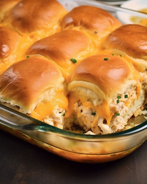 This dish never fails to win over the crowd at every event Chicken Sliders, Appetizers Easy Finger Food, Best Appetizer Recipes, Cream Cheese Chicken, Boat Food, Hawaiian Rolls, Slider Recipes, Ree Drummond, Easy Casserole Recipes