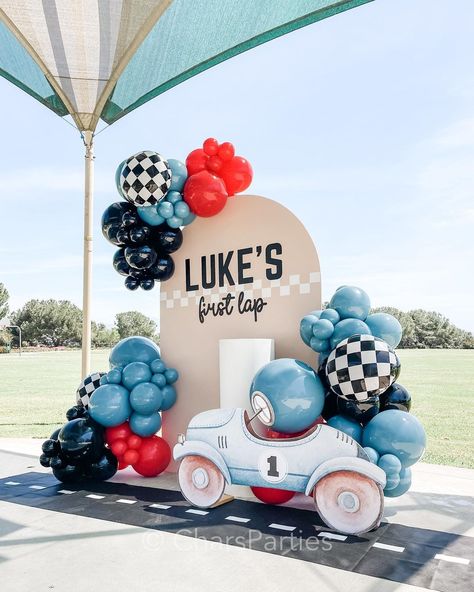 Car Theme Bday Decor, Birthday Theme Boys 1st, Two Fast Birthday Balloons, Race Car Themed 1st Birthday Party, One Year Party Ideas, Fast One Birthday Party Backdrop, Car Themes Birthday Party, Decoration For First Birthday Boy, Boys Race Car Birthday Party