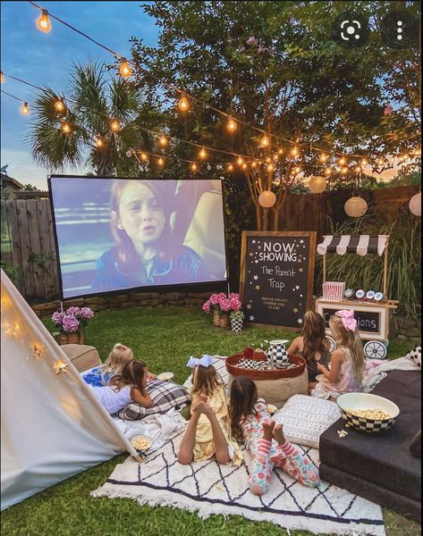 Join the Abbruzzi (Leo) family for a night of finger foods, popcorn, smores and a backyard movie! Outdoor Movie Night Party, Backyard Movie Night Party, Diy Backyard Movie Night, 18th Ideas, Birthday Movie Night, Summer Movie Night, Outdoor Movie Party, Outside Movie, Deco Cinema