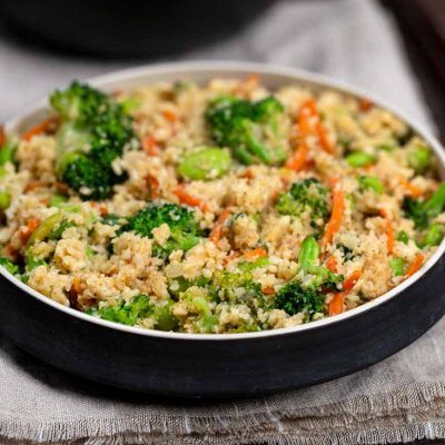 Cauliflower Rice Stir Fry Bowl (Vegan, Gluten Free) - Veggie Chick Stir Fry Bowl, Cauliflower Rice Stir Fry, Rice Stir Fry, Cauliflower Stir Fry, Cauliflower Rice Recipes, Asian Sauce, Cauliflower Fried Rice, Veggie Bowl, Healthy Veggies