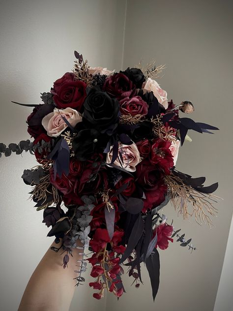 Gothic Bride Bouquet, Dark Floral Wedding Bouquets, Moody Romantic Wedding Vibe, Burgundy Celestial Wedding, Gothic Wedding Flower Arrangements, Red Black And Rose Gold Wedding, Dark Red And Black Bouquet, Maroon Mauve Black And Rose Gold Wedding, Burgundy And Black Wedding Bouquet