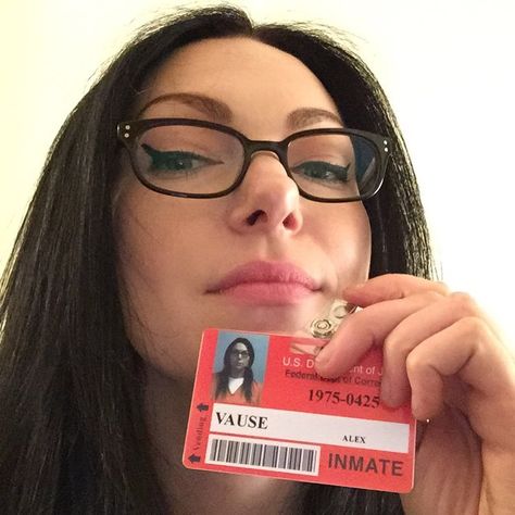 Glasses✔️Eyeliner✔️Badge✔️ ...excited to get out there and make an awesome season for you guys! #season4 #alexvause #Oitnb #bestfansever Oitnb Cast, Black Wallpapers Tumblr, Alex And Piper, Alex Vause, Laura Prepon, Natasha Lyonne, That 70s Show, Best Fan, Orange Is The New