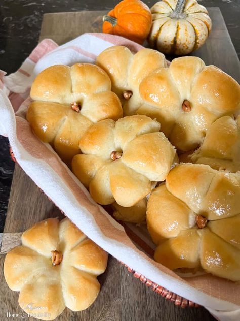 These pumpkin rolls are so easy to make using frozen dinner roll dough and kitchen shears. They're the perfect extra touch for Thanksgiving dinner or any special fall meal! Dinner Rolls Shaped Like Pumpkins, Rhodes Pumpkin Shaped Rolls, Bread Rolls Thanksgiving, Turkey Rolls For Kids, Best Rolls For Thanksgiving Dinner, Rolls Shaped Like Pumpkins, Pumpkin Shaped Dinner Rolls Easy, Thanksgiving Pumpkin Roll, Hot Rolls Easy