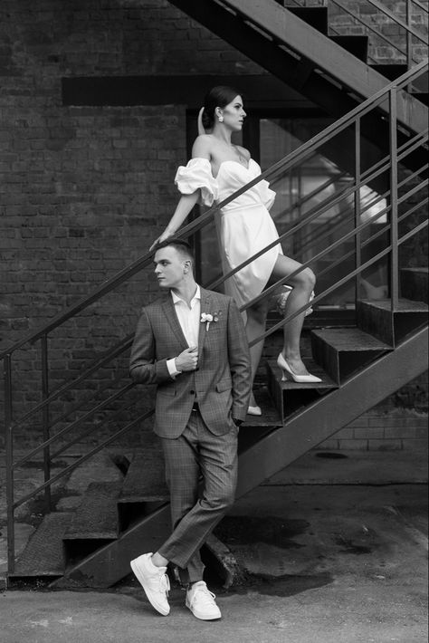 Urban Wedding Photoshoot, Street Photography Wedding, Couple Stairs Photography, Urban Wedding Photos, Wedding Street Photography, Civil Wedding Photoshoot, Street Wedding Photography, Wedding Stairs, Urban Wedding Photography