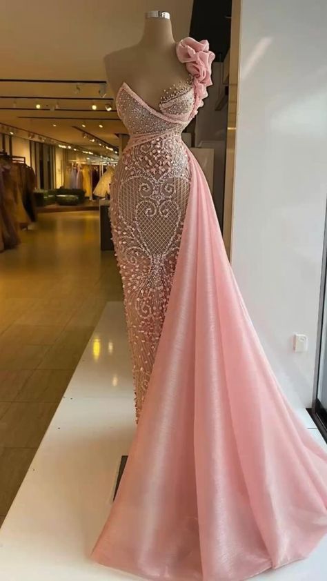 Black And Pink Decorations, Peach Prom Dress, Light Pink Prom, Peach Prom Dresses, Matric Dance Dresses, Peach Gown, Prom Look, Wedding Dress Bustle, Classy Gowns