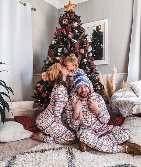 Matching Pajama Family Christmas Pictures, Christmas Pijama Photoshoot, Pajama Pictures Christmas, Indoor Christmas Pajama Photos, Family Christmas Picture Ideas At Home, 1st Family Christmas Photos, Pajamas Christmas Pictures Family, Pjs Christmas Pictures, Christmas Pj Photoshoot At Home