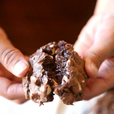 Cream Cheese Brownie Cookies @keyingredient #cheese #chocolate Cream Cheese Brownie, Fudgy Cookies, Brownie Mix Cookies, Cookies And Cups, Cheese Brownies, Cream Cheese Brownies, Torte Cupcake, Chocolate Cookie Recipes, Good Eat