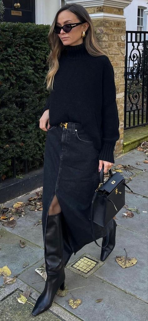 Street Style 2023 Fall Autumn Outfits Women Classy, Autumn Midi Skirt Outfit, Milan Street Style Winter 2023, Casual Fall Skirt Outfits, Milan Street Style 2023, Black Jeans Skirt Outfit, Fall Skirt Outfits With Boots, Casual Chique Stijl, Looks Street Style