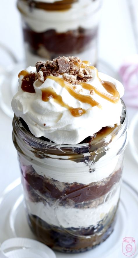 MJP-3 Caramel Parfait, Brownie Deserts, Brownie Parfait, Mason Jar Desserts Recipes, Salted Caramel Brownie, Coconut Whip, Jar Desserts, Brownie Trifle, Parfait Recipe