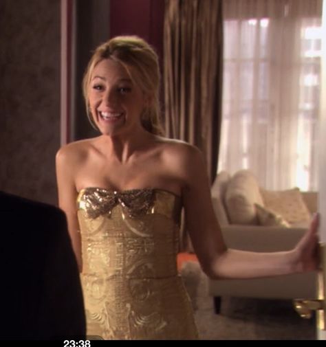 Serena Gossip Girl Cotillion dress gold Serena Prom Dress, Serena Vanderwoodsen Gold Dress, Serena Cotillion Dress, Serena Van Der Woodsen Cotillion, Serena Gold Dress, Serena Van Der Woodsen Aesthetic Gold, Serena Van Der Woodsen Gold Dress, Serena Van Der Woodsen Gold, Serena Vanderwoodsen Aesthetic