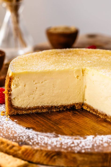 New York Cheesecake Tall New York Cheesecake, New York Baked Cheesecake Recipe, Real New York Cheesecake Recipe, Best New York Style Cheesecake Recipe, Original New York Cheesecake, Best Vanilla Cheesecake Recipe, Authentic New York Cheesecake, Philly Cheesecake Recipes, Ny Cheesecake Recipe New York Style