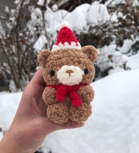 loretta 🫧 (@lorettaloops) | Instagram-Profil Crochet Amigurumi Bear, Crochet Santa Hat, Crochet Christmas Hats, Amigurumi Bear, Christmas Crochet Pattern, Crochet Christmas Gifts, Crochet Santa, Crochet Xmas, Crochet Business