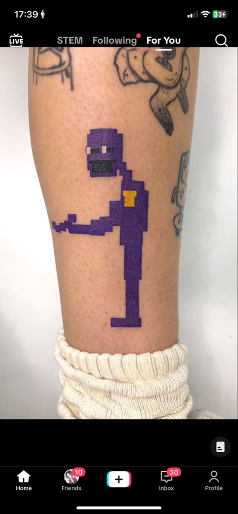 Fnaf Tattoos Ideas, Fnaf Flash Tattoo, Freddy Fazbear Tattoo, Simple Fnaf Tattoos, Fnaf Tattoo Ideas Foxy, Freddy Tattoo Design, Five Nights At Freddy's Tattoo, Fortnite Tattoo, Freddy Tattoo