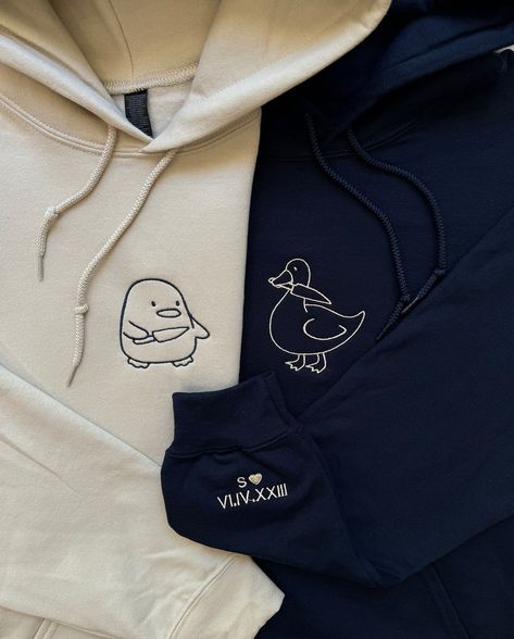 If this got sent this to you, you owe them matching hoodies🤭💕 Which one would you get?💖 This gift is something they will wear forever & when they wear it they’ll be reminded of how much love & appreciation you have for them🫶🏼 SHOP NOW~Link in bio<3 ~~ #anniversary #anniversarygift #gift #embroiderymachine #embroidery #custominitials #asmr #embroideryasmr #SmallBusiness #bfgiftideas #gfgiftideas #boyfriendgiftideas #girlfriendgiftideas #matchingcouplesoutfits #matchingcouples #matchingco... Dog Embroidery Ideas, Couple Hoodies Ideas Design, Friend Sweatshirts, Cute Couple Hoodies, 3 Anniversary, Best Friend Sweatshirts, Matching Hoodies For Couples, Dog Embroidery, Matching Hoodies