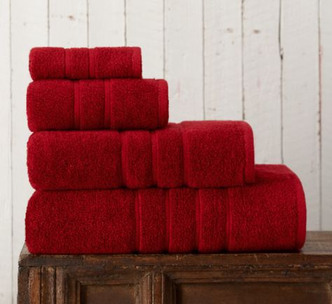 Red Towel, Red Towels, Towel Bathroom, Woman Ring, Bathroom Red, Red Home Decor, Stunning Bathrooms, Terrarium Diy, Luxury Towels