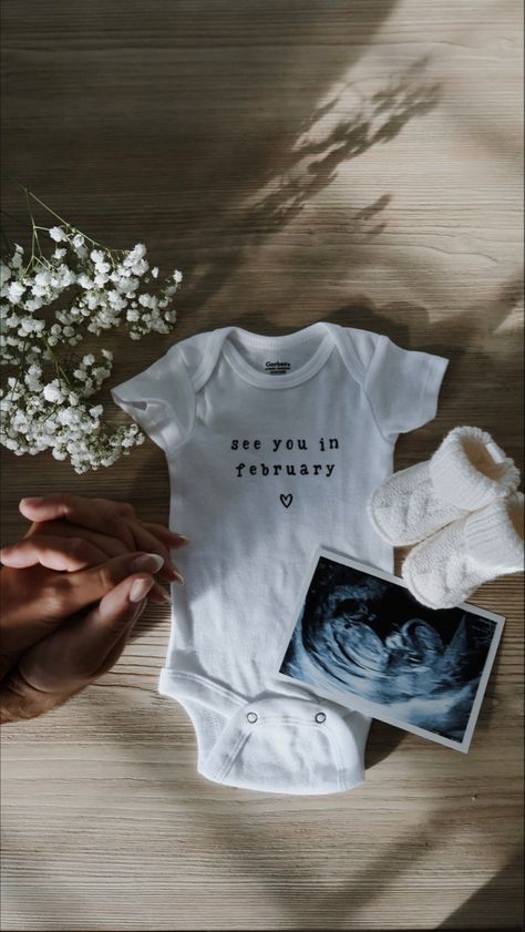 February 2025 Baby Announcement, Pregnancy Announcement October 2024, Pregnant Reveal Ideas, Pregnant Announcement Ideas Families, Onsie Pregnant Announcement, Expecting Baby Photoshoot, Baby Announcement 2024, Baby Accouncement Ideas, Baby Announcement Flat Lay