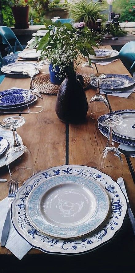 Wedding Mismatched China, Vintage Plates Wedding, China Plates Wedding, Mismatched Table Setting, Blue And White Table Setting, Blue And White Plates, Blue Table Settings, Vintage Table Setting, Plates Wedding