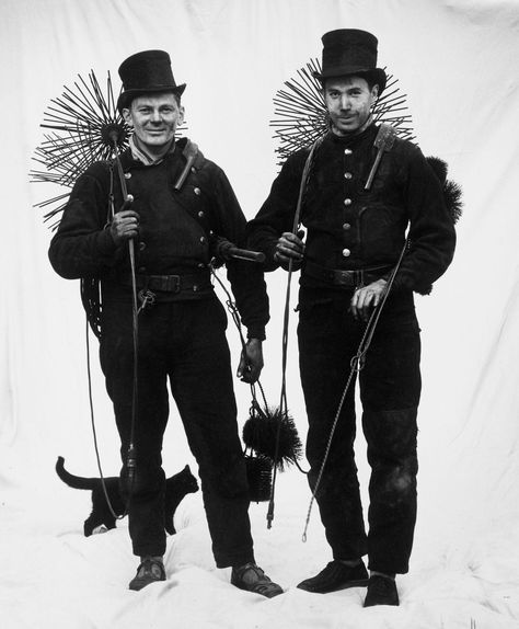 Stefan Moses - Chimney Sweeps 1962 1800 Pictures, Michael Banks, Jane And Michael, Chimney Sweep, Baker Boy, Standing Poses, Old London, New Year Decor, Vintage London